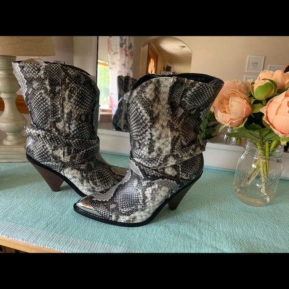 Snakeskin Booties 🤍 NEVER WORN! - Picture 3 of 5